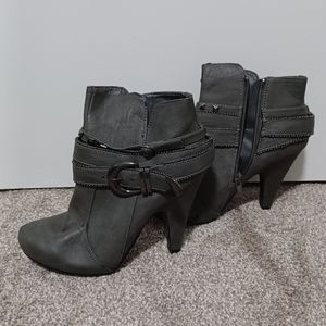 BKE Sole Ankle Boots in Gray with Metal Accents